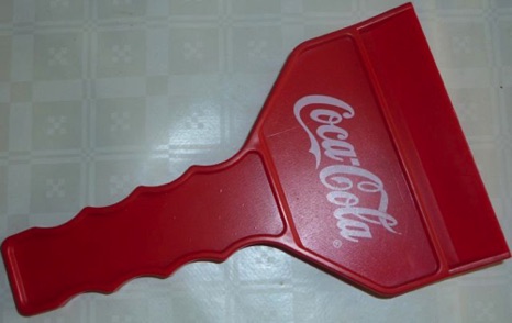 9122-4 € 3,00  coca cola ijskrabber
